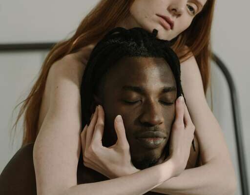 גלה את עולם העיסוי האירוטי: הנאה ורגיעה ביחד