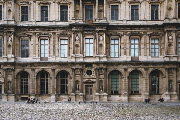 "העיר שטופת השמש של תל אביב: לחקור את לב ישראל"