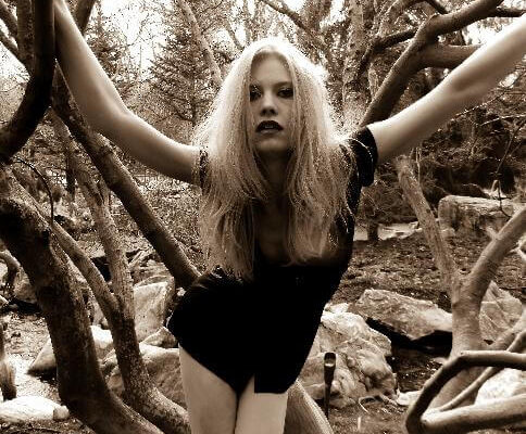 חושפים את עולמן המסקרן של נערות ליווי