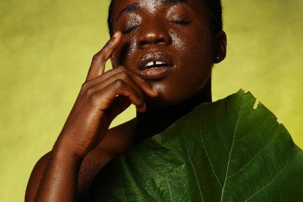 החיים הסודיים של נערות ליווי: לחקור את העולם של נערות ליווי יוקרתיות